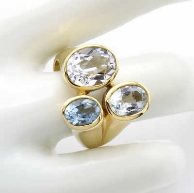 26983750a - Ring mit Aquamarinen, GG 585/000, 3 ovale, fac. Aquamarine zus. ca. 4 ct, RW ca. 56 ...