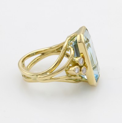 26983753b - Ring mit Aquamarin und Brillanten, GG 750/000, geteilte Ringschiene, achteck. Aquamarin ...