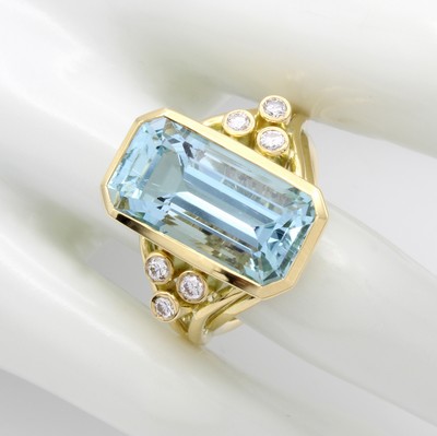 26983753c - Ring mit Aquamarin und Brillanten, GG 750/000, geteilte Ringschiene, achteck. Aquamarin ...