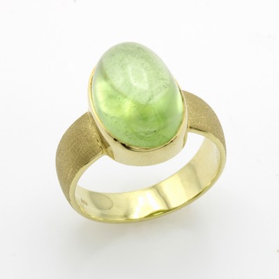 Image Ring mit Peridot, GG 585/000, z.T. matt., ovaler Peridotcabochon ca. 11.2 ct, RW ca. 58 ...