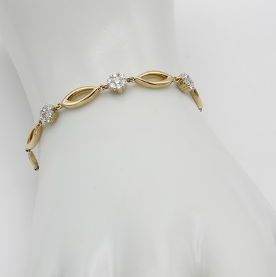 26983781a - Armband mit Brillanten, GG 585/000, 3 blütenförm. Elemente bes. m. Brill. zus. ca. ...
