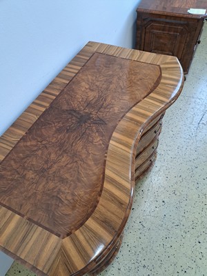 26983791a - Barockkommode, wohl Frankfurt/Main,, um 1750, doppelt geschweift, vier Schubladen, ...