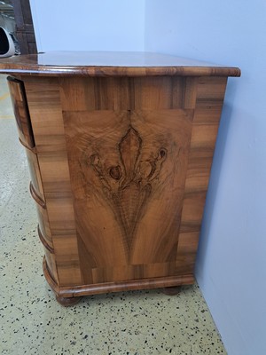 26983791b - Barockkommode, wohl Frankfurt/Main,, um 1750, doppelt geschweift, vier Schubladen, ...