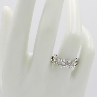 26983796b - Ring mit Brillanten, WG 585/000, in 3-rhg. Optik, Brill. in Krappenfassungen zus. ca. ...