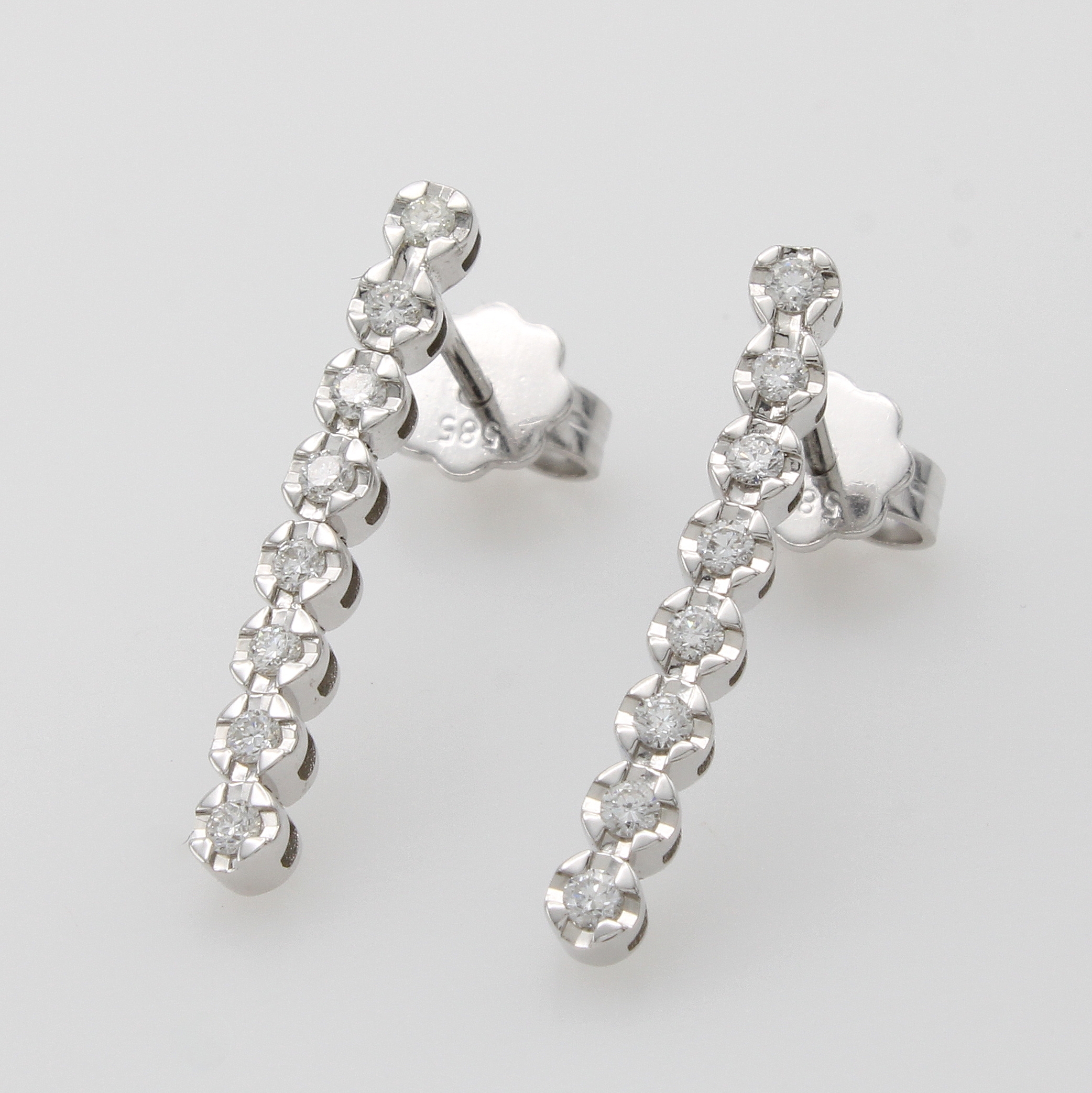 Image 26983818 - Paar Ohrstecker mit Brillanten, WG 585/000, 16 Brill. in Zargenfassung zus. ca. 0.30 ct ...