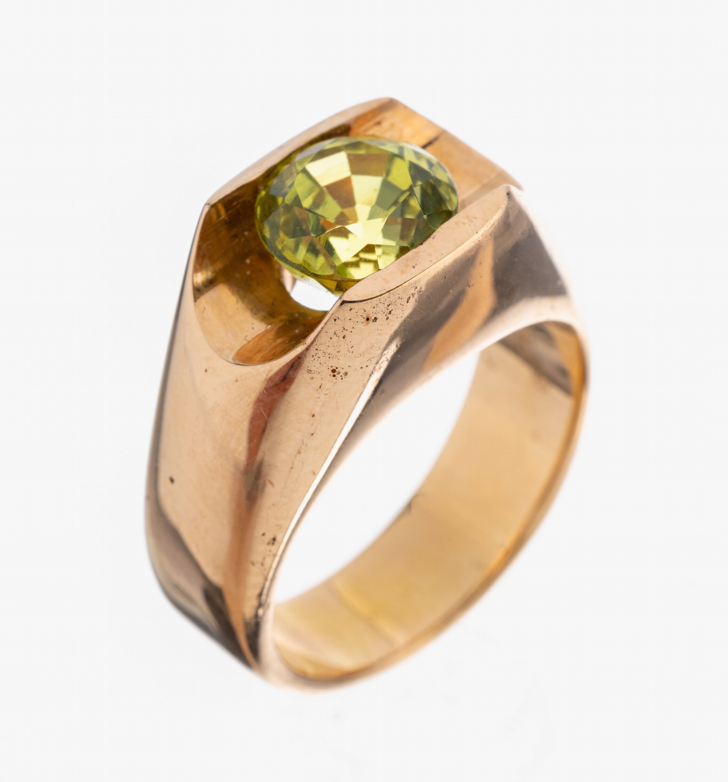 18 kt Gold Peridot-Ring, RG 750/000, schwere qualitätvolle Verarbeitung, rundfacett. Peridot ca. 2.0 ct, RW 55, ca. 15.8 g