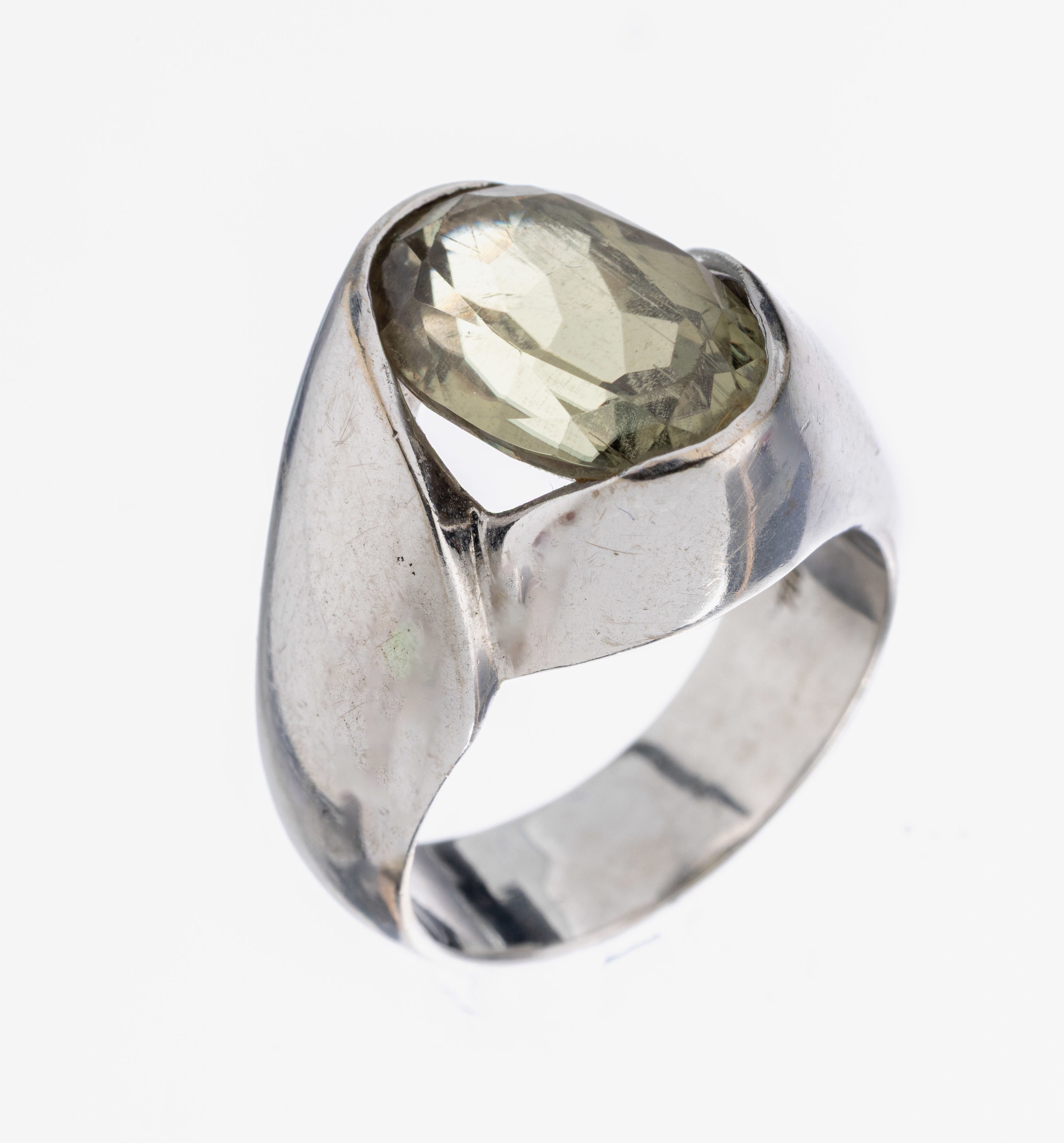 Image 26983870 - 18 kt Gold Diaspor-Ring, WG 750/000, schwere qualitätvolle Verarbeitung, ovalfacett. ...