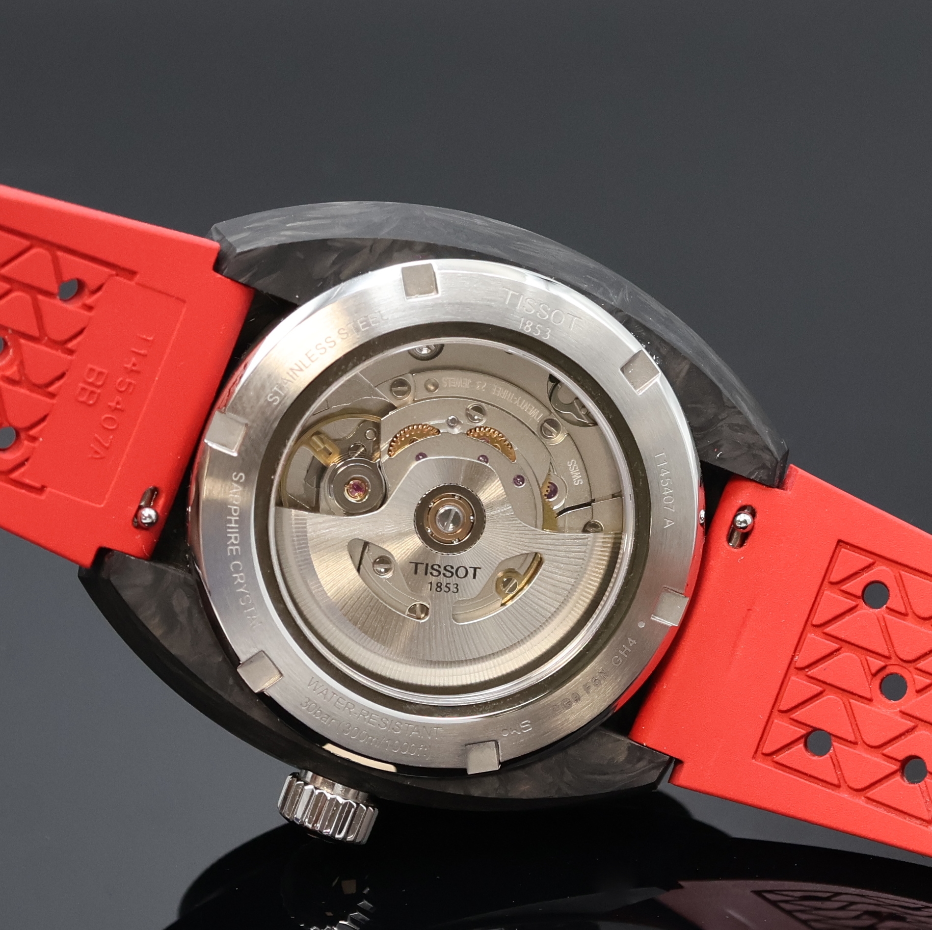Detail e: TISSOT Powermatic neuwertige Herrenarmbanduhr Referenz T145.407A, Schweiz um 2025, Automatik, beids. vergl. Geh. in Stahl m. schwarz marmoriertem ...