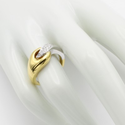 26983844a - Ring mit Brillanten, GG/WG 750/000, Brill. zus. ca. 0.15 ct feines Weiß/si, RW ca. ...