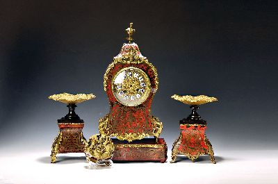 Image Kleinere Pendule mit Beistellern, Frankreich um 1870, Boulle-Gehäuse auf separatem ...