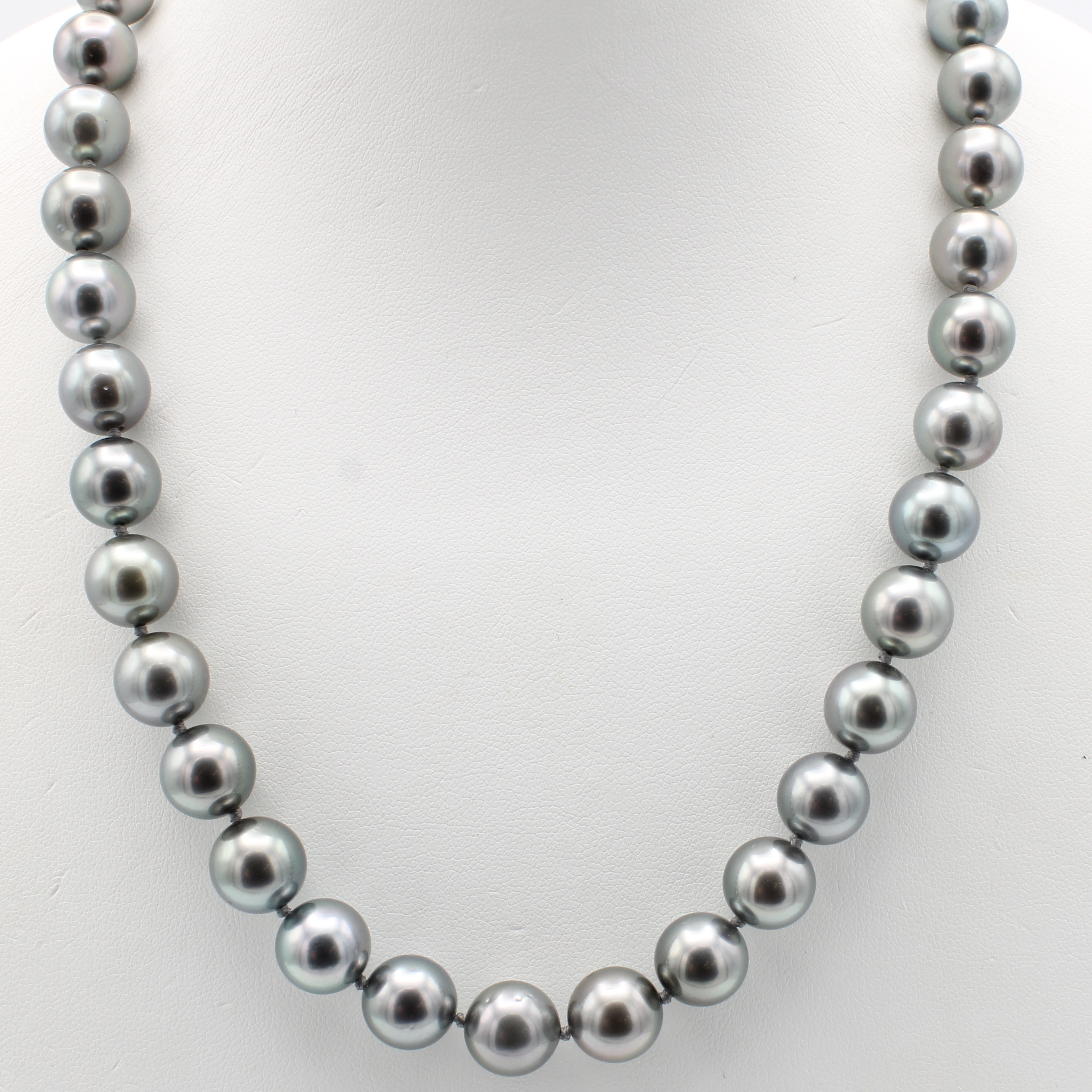 Image 26983913 - Tahitizuchtperlenkette, Kugelschl. WG 585/ 000, runde Perlen v. anthrazitfarb. Lüster, ...