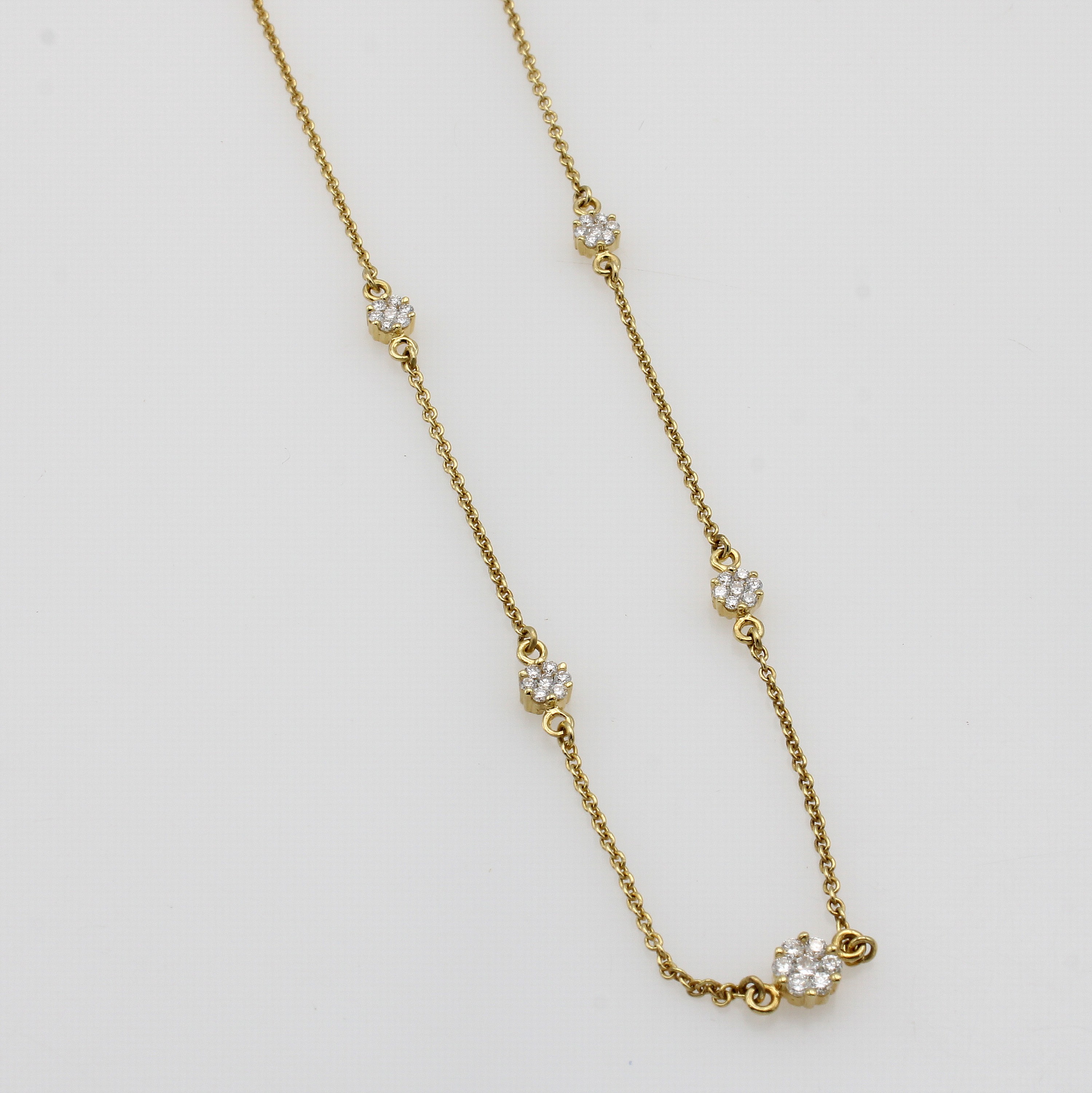 Image 26983933 - Collier mit Brillanten, GG 585/000, 5 blütenförm. Zwischenteile bes. mit Brill. zus. ...