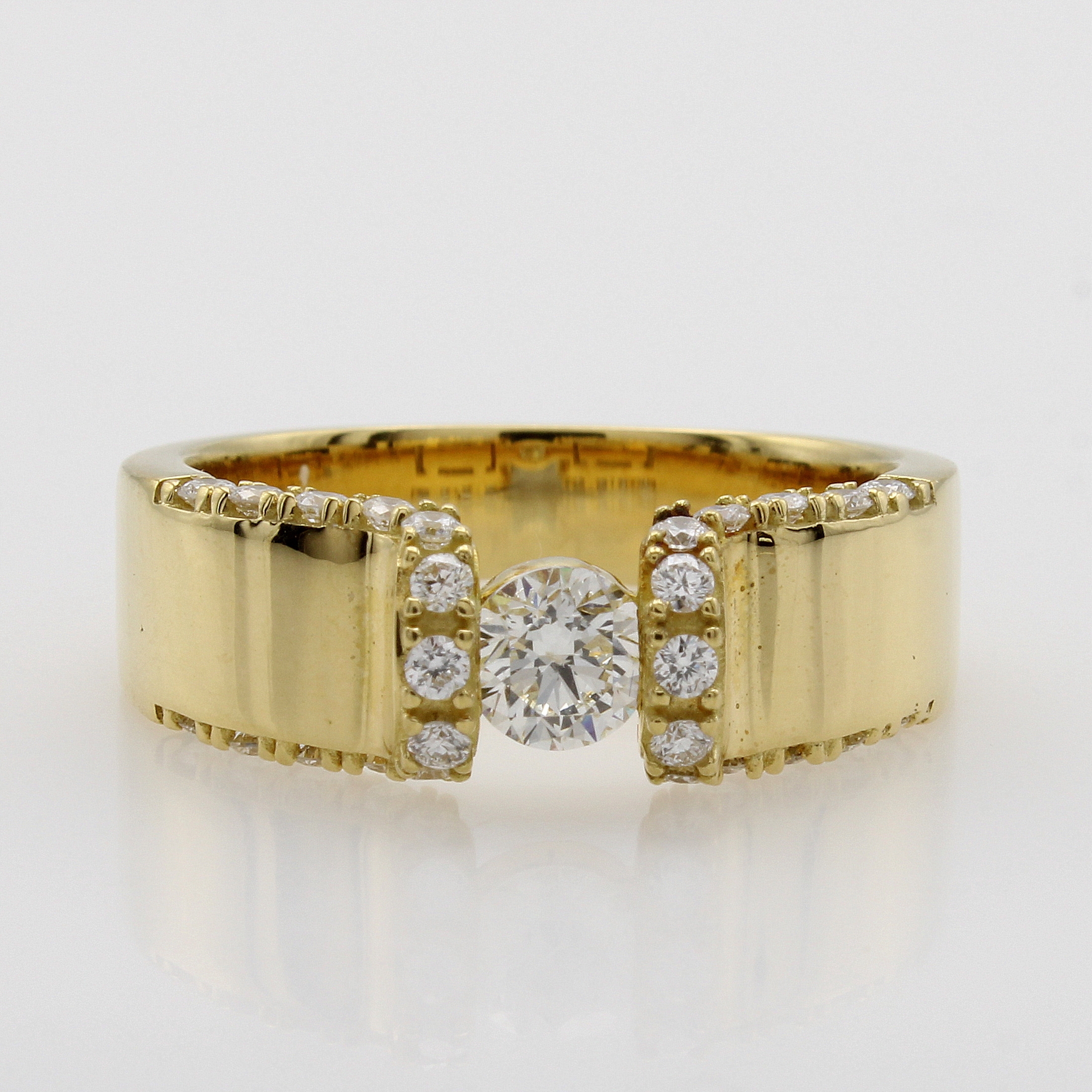 Image 26983958 - Ring mit Brillanten, GG 750/000, Brill. auch seitl. in Ringschiene gef. zus. ca. 0.60 ct ...