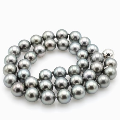 26983913a - Tahitizuchtperlenkette, Kugelschl. WG 585/ 000, runde Perlen v. anthrazitfarb. Lüster, ...