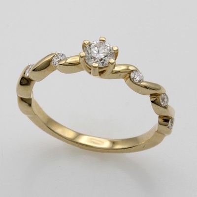 26983943a - Ring mit Brillanten, GG 585/000, Mittelsteinca. 0.30 ct u. 6 Brill. zus. ca. 0.20 ct ...
