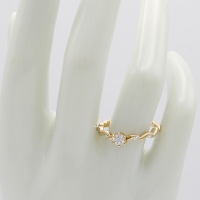 26983943b - Ring mit Brillanten, GG 585/000, Mittelsteinca. 0.30 ct u. 6 Brill. zus. ca. 0.20 ct ...