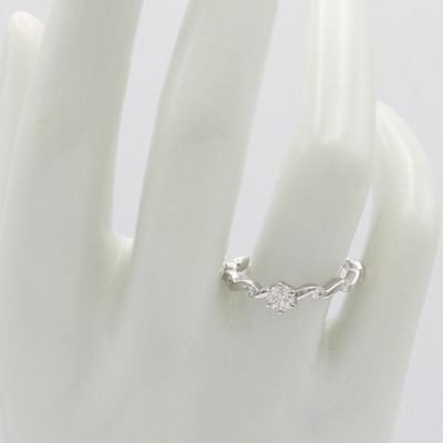 26983952b - Ring mit Brillanten, WG 585/000, Mittelsteinca. 0.30 ct u. 6 Brill. zus. ca. 0.20 ct ...