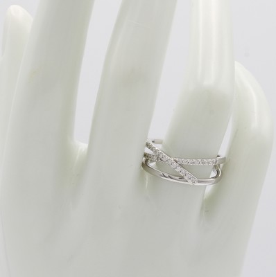 26983954b - Ring mit Brillanten, WG 585/000, 3 reihige, überschlagen Optik, 1 Ringschiene bes. m. ...