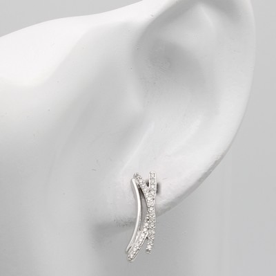 26983955a - Paar Ohrstecker mit Brillanten, WG 585/000, 3 rhg. Optik, je 2 Reihen bes. m. Brill. ...