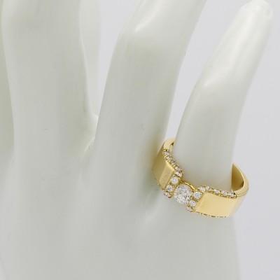 26983958c - Ring mit Brillanten, GG 750/000, Brill. auch seitl. in Ringschiene gef. zus. ca. 0.60 ct ...