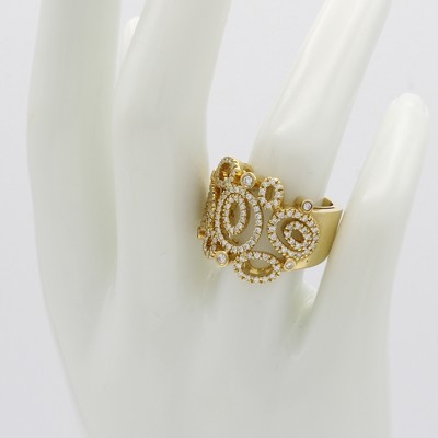 26983998b - Massiver Ring mit Brillanten, GG 750/000, 131 Brill. in ovalen und runden Elementen ...