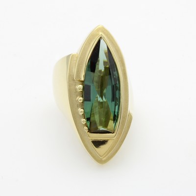 26984185a - Ring mit Turmalin, GG 585/000, navetteförm. Ringkopf, z.T. matt., fac., grüner ...