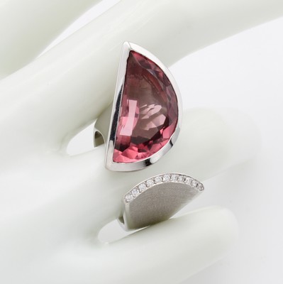 26984186a - Ring mit Turmalin und Brillanten, WG 585/000, offen und z.T. matt. gearb., Turmalin als ...