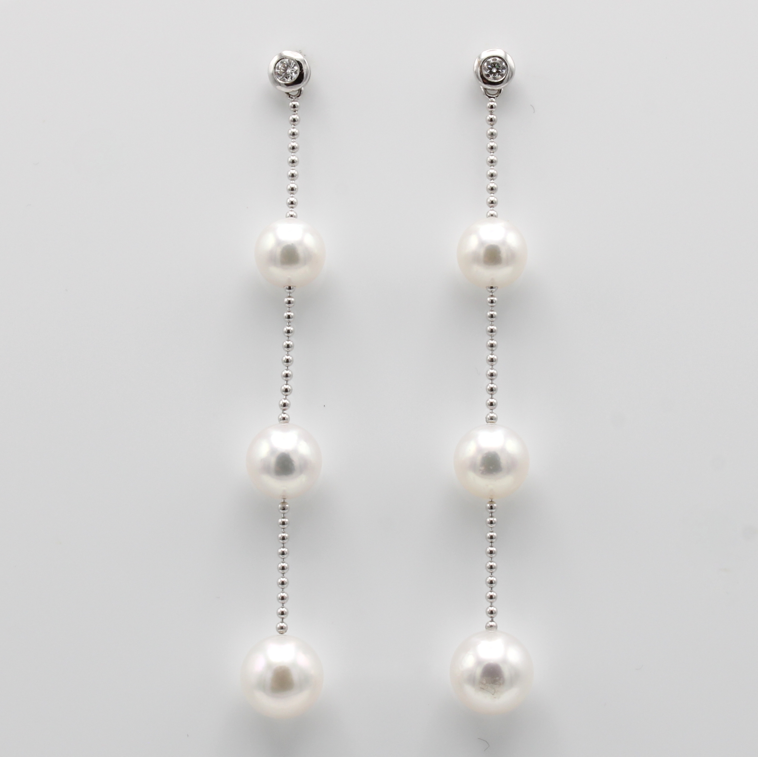 Image 26984204 - Paar Ohrstecker mit Brillanten und Akoyazucht-perlen, WG 750/000, 6 weiße Perlen, D. ...