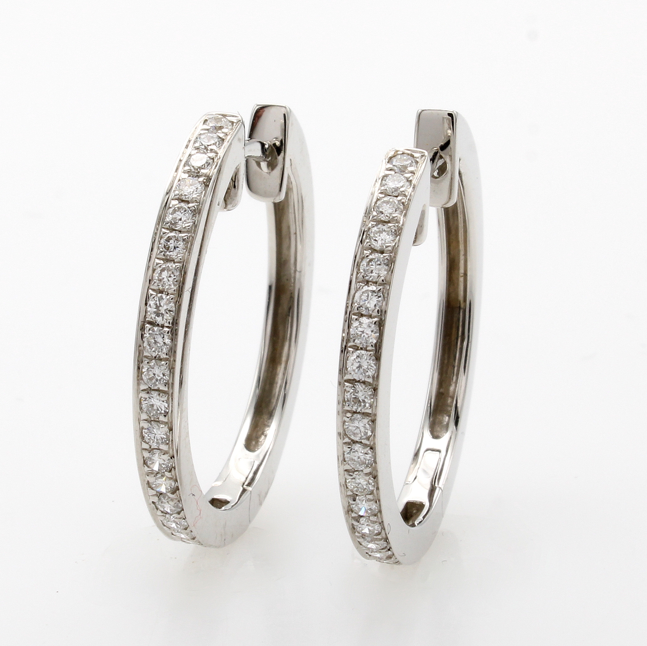 Image 26984207 - Paar Klappcreolen mit Brillanten, WG 750/000, Vorderseiten bes. m. Brill. zus. ca. 0.45 ...