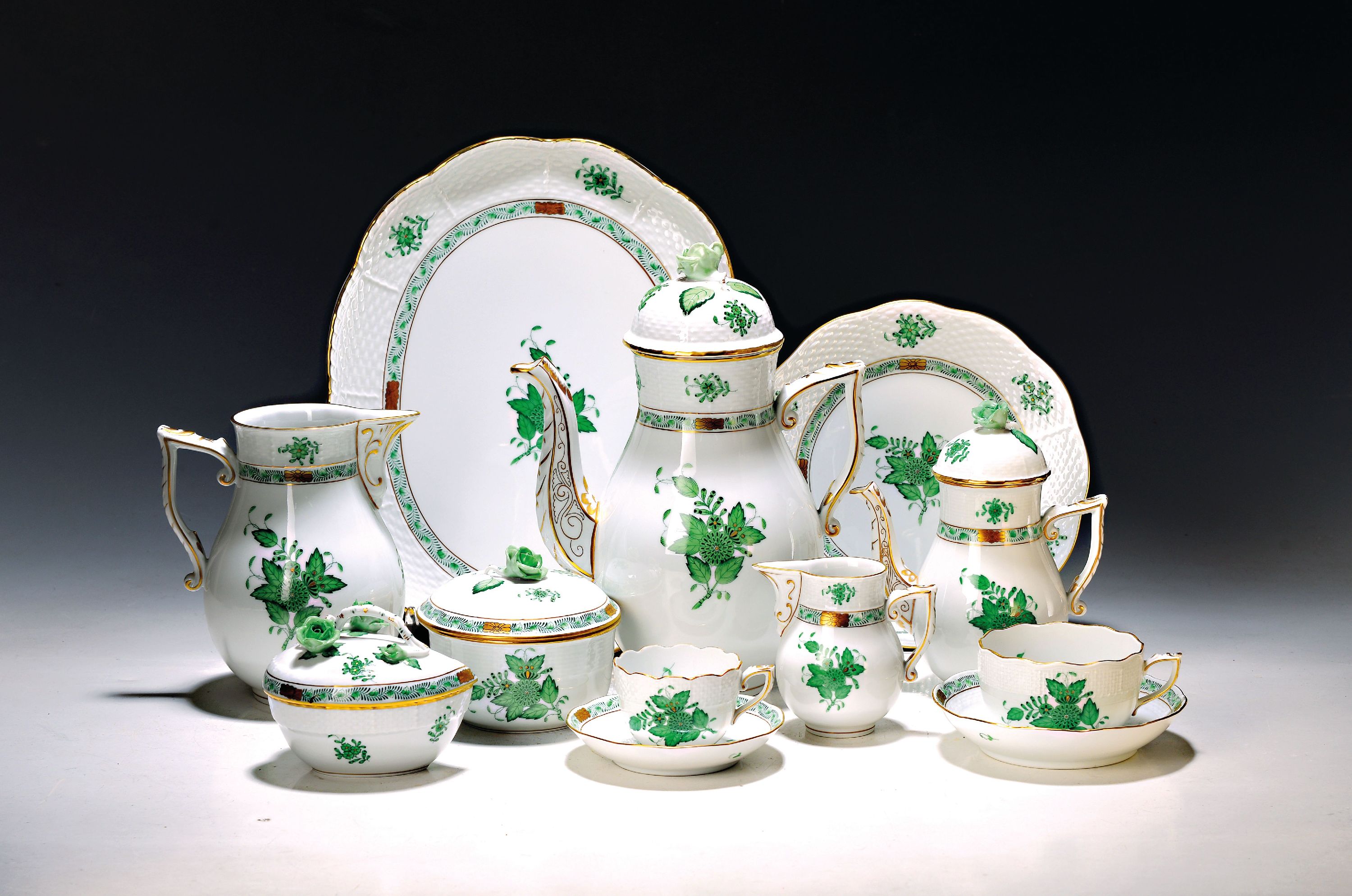 Image 26984223 - Kaffee- und Mokkaservice mit Zusatzteilen, Herend Ungarn, 20. Jh., Apponyi grün, ...