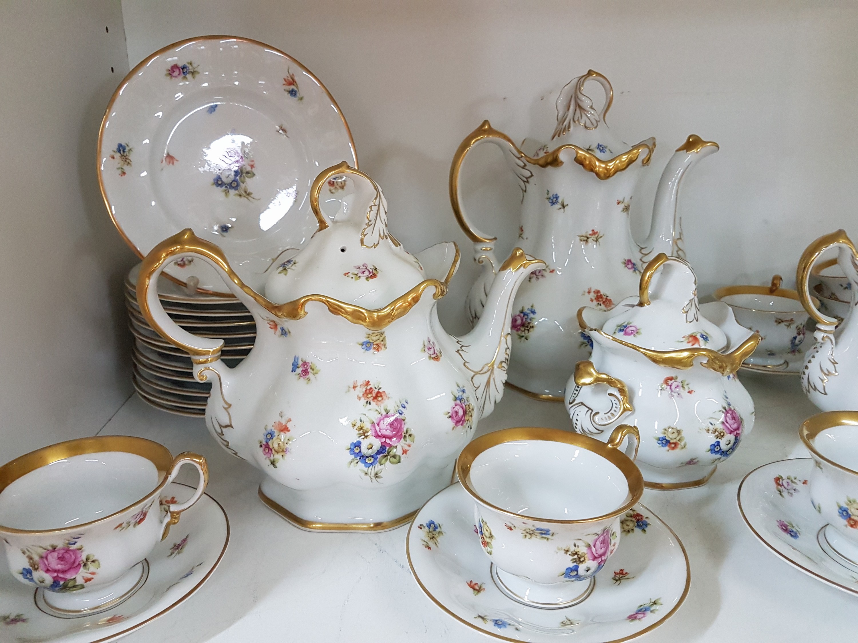 Detail a: Kaffeeservice für 12 Personen, CT Altwasser, Schlesien, um 1900, Porzellan, breite Goldränder, bunter Blumendekor, Kaffeekanne, Teekanne, ...