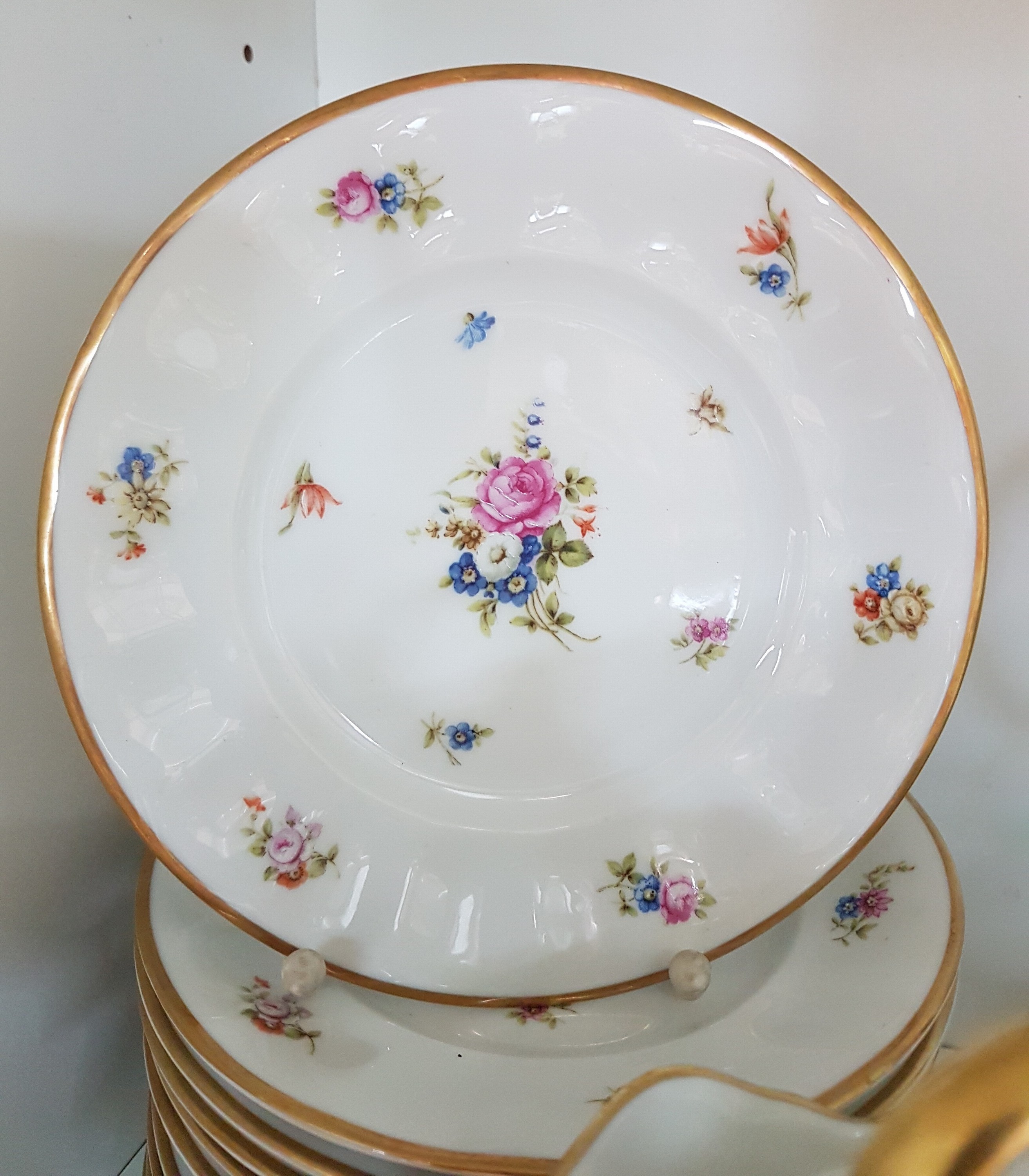 Detail f: Kaffeeservice für 12 Personen, CT Altwasser, Schlesien, um 1900, Porzellan, breite Goldränder, bunter Blumendekor, Kaffeekanne, Teekanne, ...