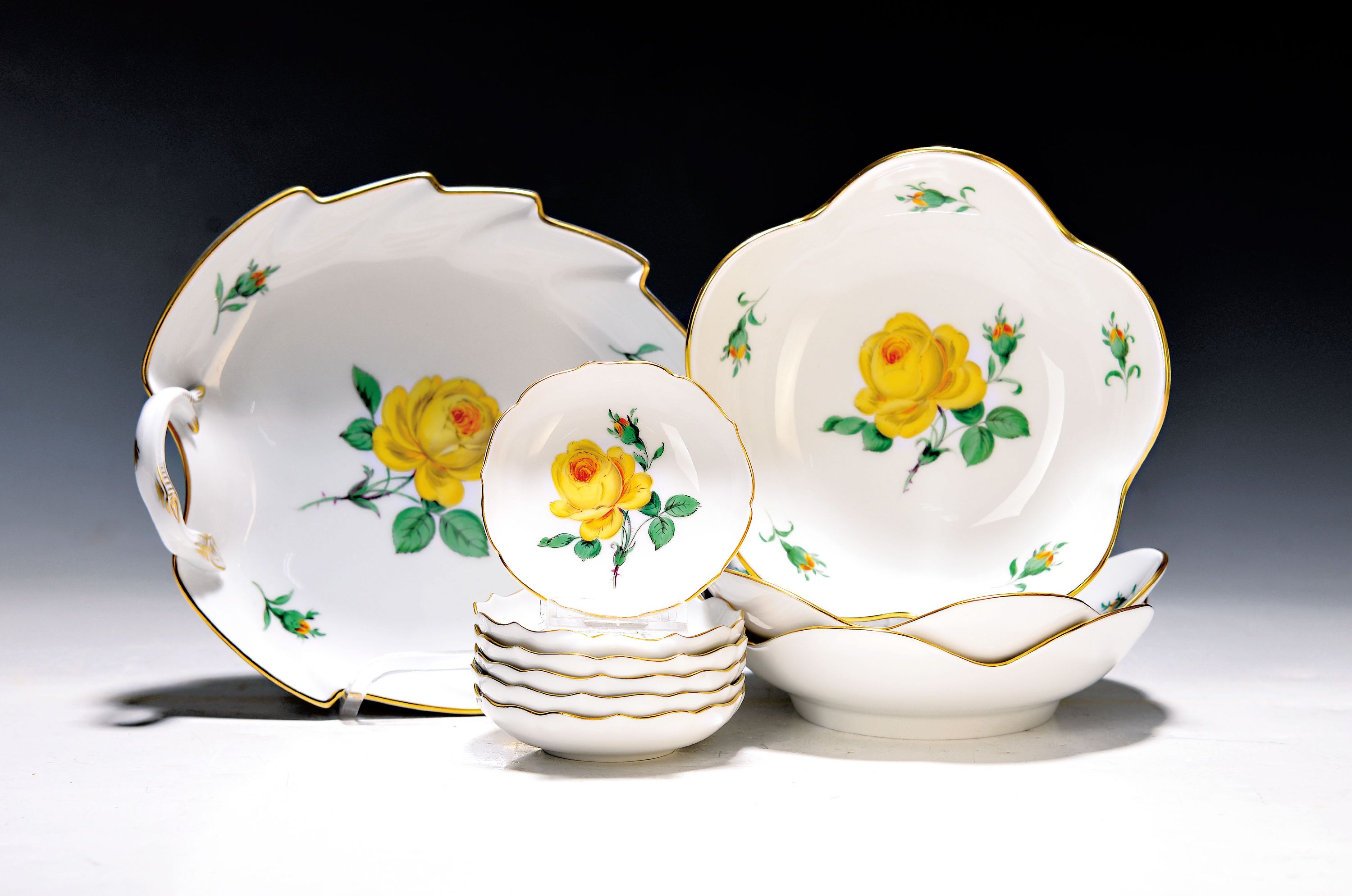 Image 26984227 - 10 Teile Porzellan, Meissen, 20. Jh., 1. Wahl, Dekor gelbe Rose, Blattschale ca. ...