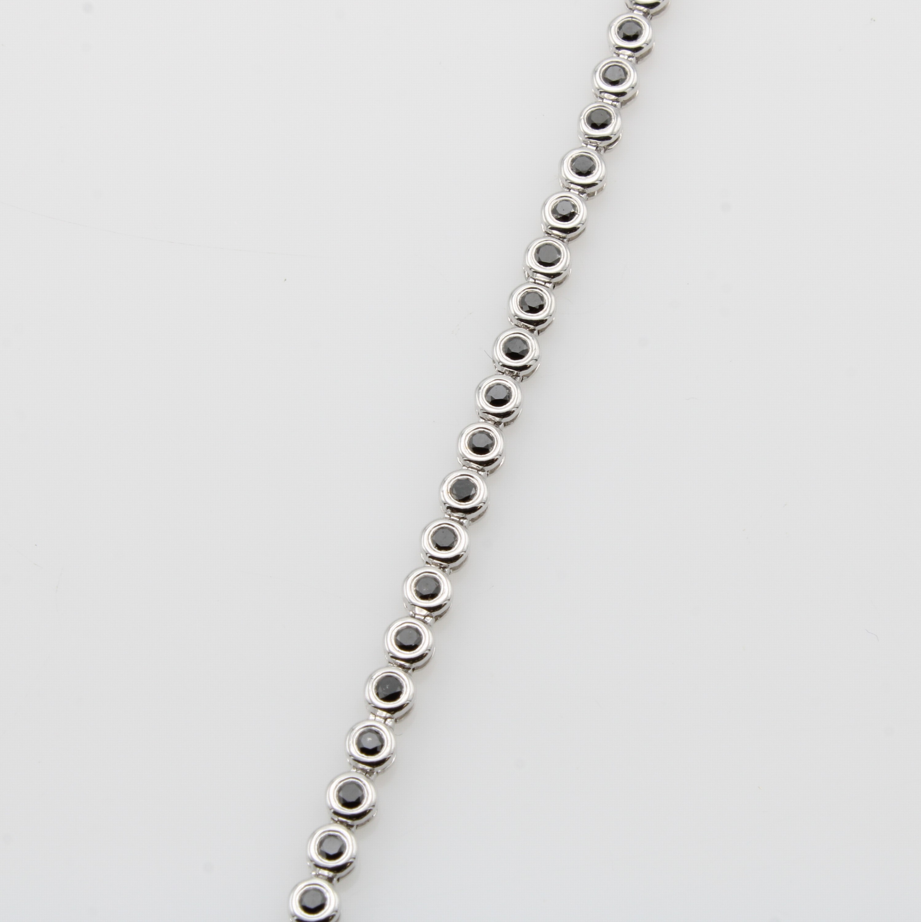 Image 26984249 - Tennisarmband mit Diamanten, WG 750/000, schwarze Diam. (beh.) zus. ca. 1.23 ct, ...