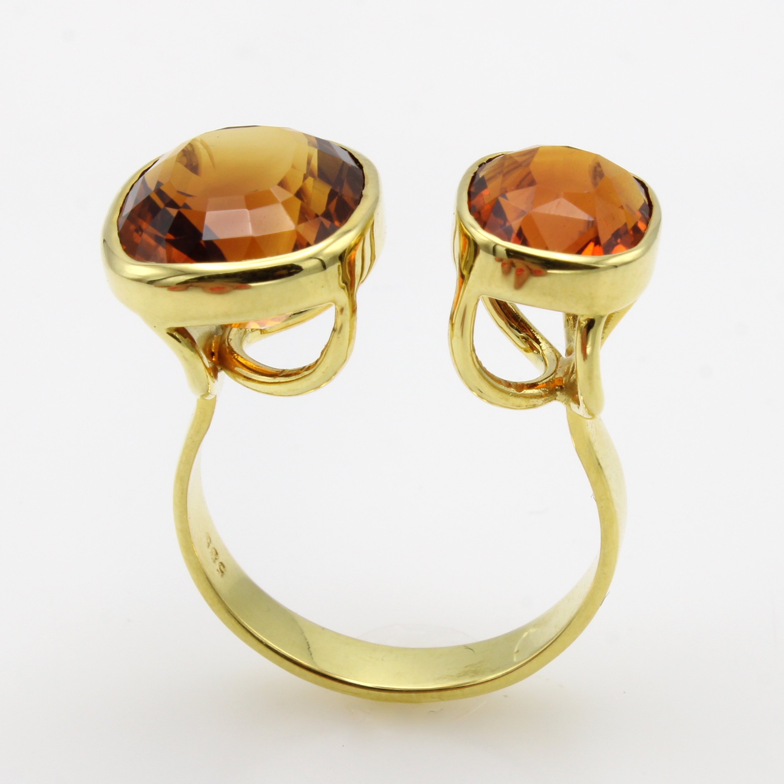 Image 26984254 - Ring mit Citrinen, GG 585/000, 2 fac. Citrine zus. ca. 12.4 ct, RW ca. 60 Schätzpreis: ...