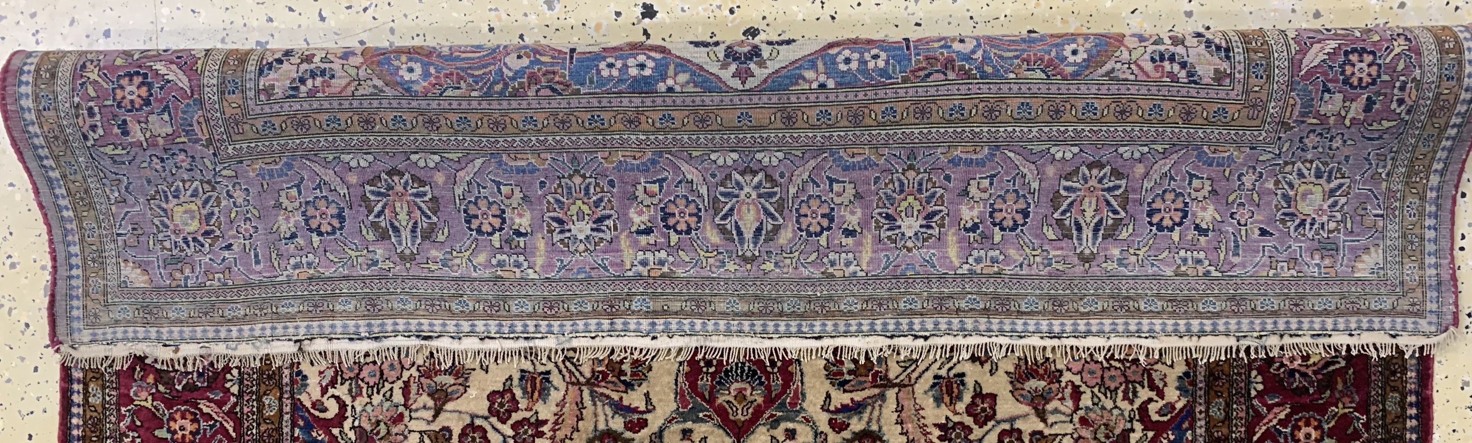 Detail g: Keschan Seide antik, Persien, um 1900, reine Naturseide, ca. 206 x 132 cm, EHZ: 2 (eine Seite Fransen angesetzt).