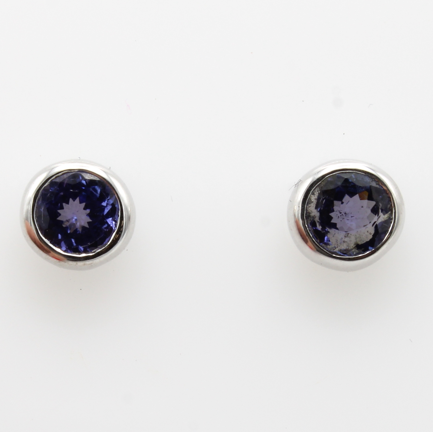 Image 26984298 - Paar Ohrstecker mit Tansaniten, WG 750/000, runde, fac. Tansanite zus. ca. 2.3 ct ...