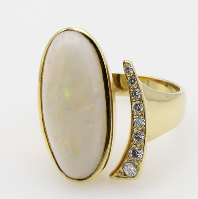 26984214a - Ring mit Opal und Brillanten, GG 585/000, ovaler Opal ca. 6.25 ct, Brill. zus. ca. 0.22 ...