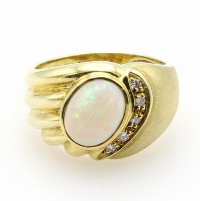 26984215a - Ring mit Opal und Diamanten, GG 585/000, z.T. mattiert und gerieft, asymmetr., ovaler ...