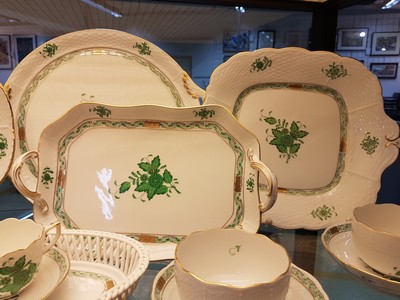 26984223e - Kaffee- und Mokkaservice mit Zusatzteilen, Herend Ungarn, 20. Jh., Apponyi grün, ...