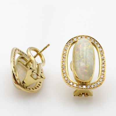 26984243a - Paar Ohrstecker mit Opalen und Brillanten, GG 750/000, ovale Opalcabochons zus. ca. 6.6 ...