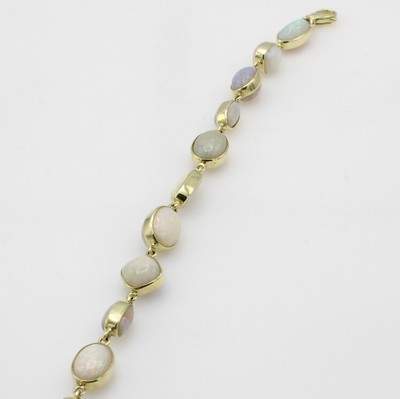 26984247a - Armband mit Opalen, GG 585/000, Opalcabochons in versch. Formen zus. ca. 39.4 ct, ...