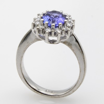 26984268a - Ring mit Tansanit und Diamanten, WG 585/000,ovaler, fac. Tansanit ca. 2 ct umgeben v. ...