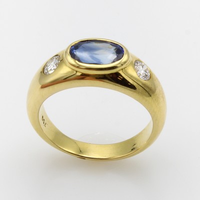 26984272a - Bandring mit Saphir und Brillanten, GG 750/ 000, ovaler, fac. Saphir ca. 1.74 ct, 2 ...