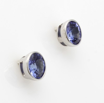 26984276a - Paar Ohrstecker mit Tansaniten, WG 585/000, runde, fac. Tansanite in schmaler, glatter ...