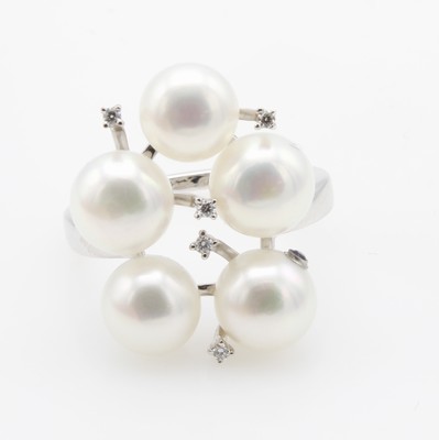 26984277a - Ring mit Süßwasserzuchtperlen und Brillanten, WG 750/000, 5 Brill. zus. ca. 0.05 ct ...