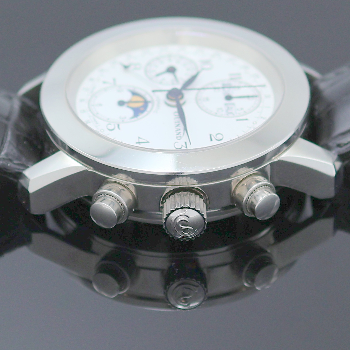 Detail d: GUINAND Armbandchronograph mit Vollkalender, Schweiz um 2005, Automatik, beids. vergl. Edelstahlgeh., Boden u. Krone verschr., Korrekturdr. für Tag ...