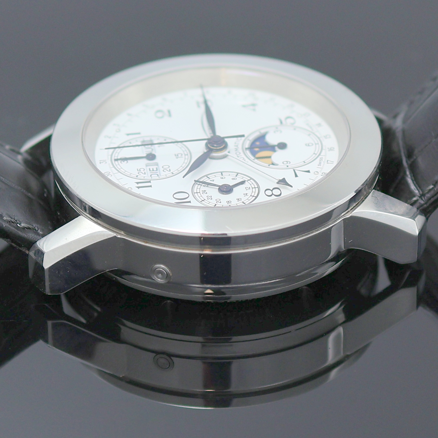 Detail e: GUINAND Armbandchronograph mit Vollkalender, Schweiz um 2005, Automatik, beids. vergl. Edelstahlgeh., Boden u. Krone verschr., Korrekturdr. für Tag ...