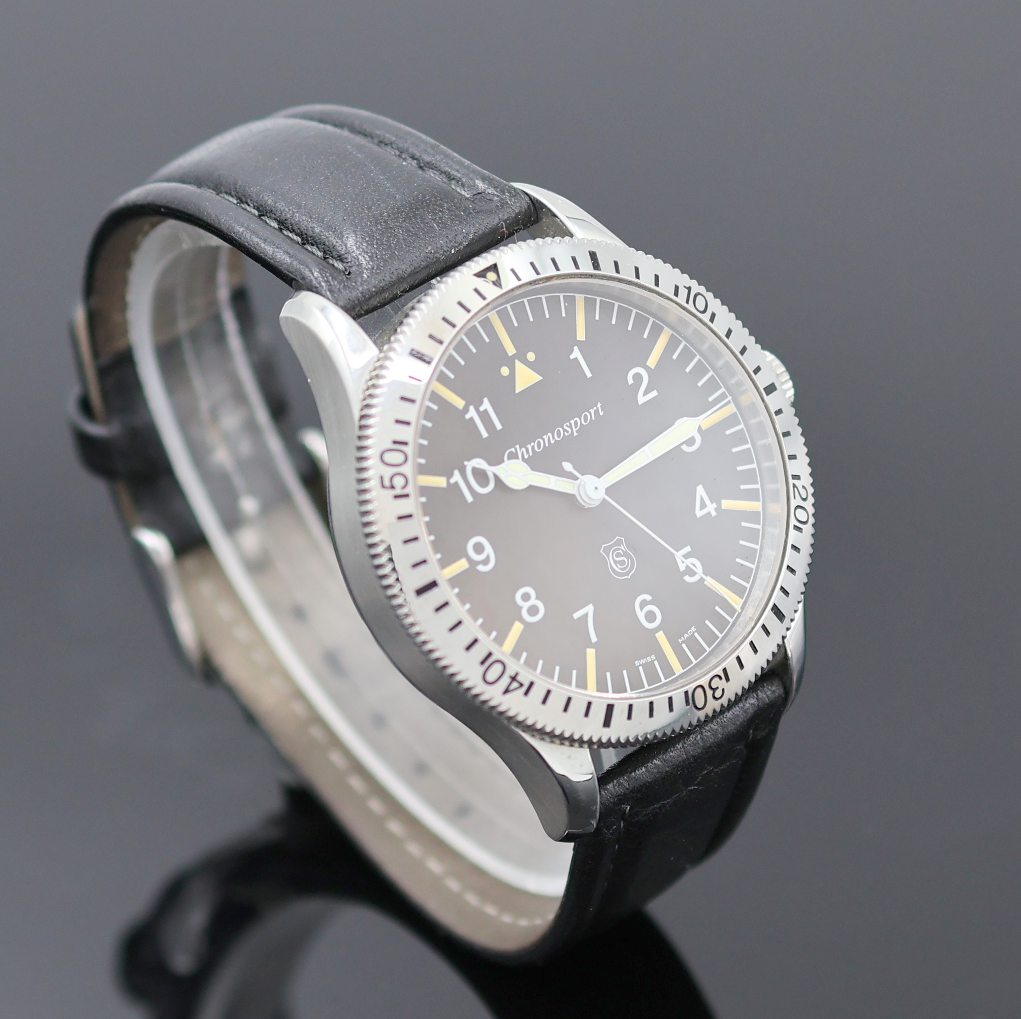 Detail b: CHRONOSPORT Herrenarmbanduhr Referenz C031-HS, Schweiz um 2005, Handaufzug, beids. vergl. Edelstahlgeh., Boden verschr., orig. Lederband m. ...