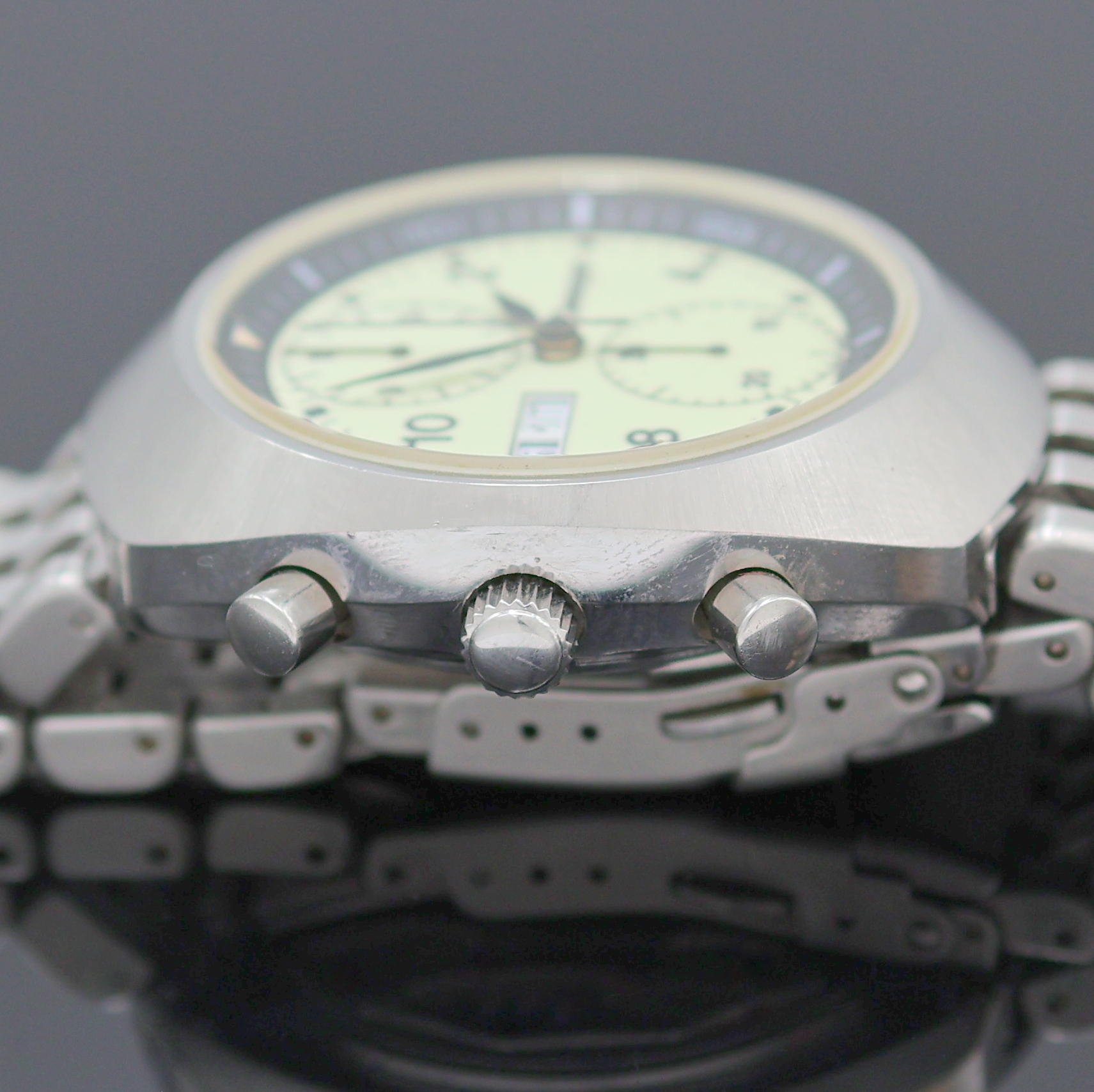 Detail d: CHRONOSPORT Armbandchronograph in Stahl, Schweiz um 2004, Automatik, Boden u. Krone verschr., neutr. Stahlband m. Faltschl., Leucht-Zifferbl. m. ...